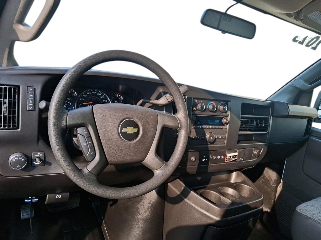 2025 Chevrolet Express Cargo Van 2500 Regular Wheelbase Rear-Wheel Drive in Stratford, Ontario - 9 - w1024h768px