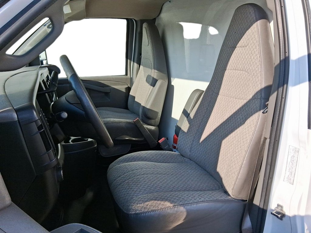 2024 Chevrolet Express Commercial Cutaway 3500 Van 159 in Stratford, Ontario - 8 - w1024h768px