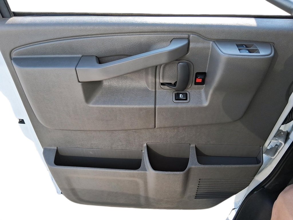 2024 Chevrolet Express Commercial Cutaway 3500 Van 159 in Stratford, Ontario - 10 - w1024h768px