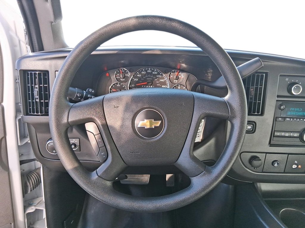 2024 Chevrolet Express Commercial Cutaway 3500 Van 159 in Stratford, Ontario - 11 - w1024h768px