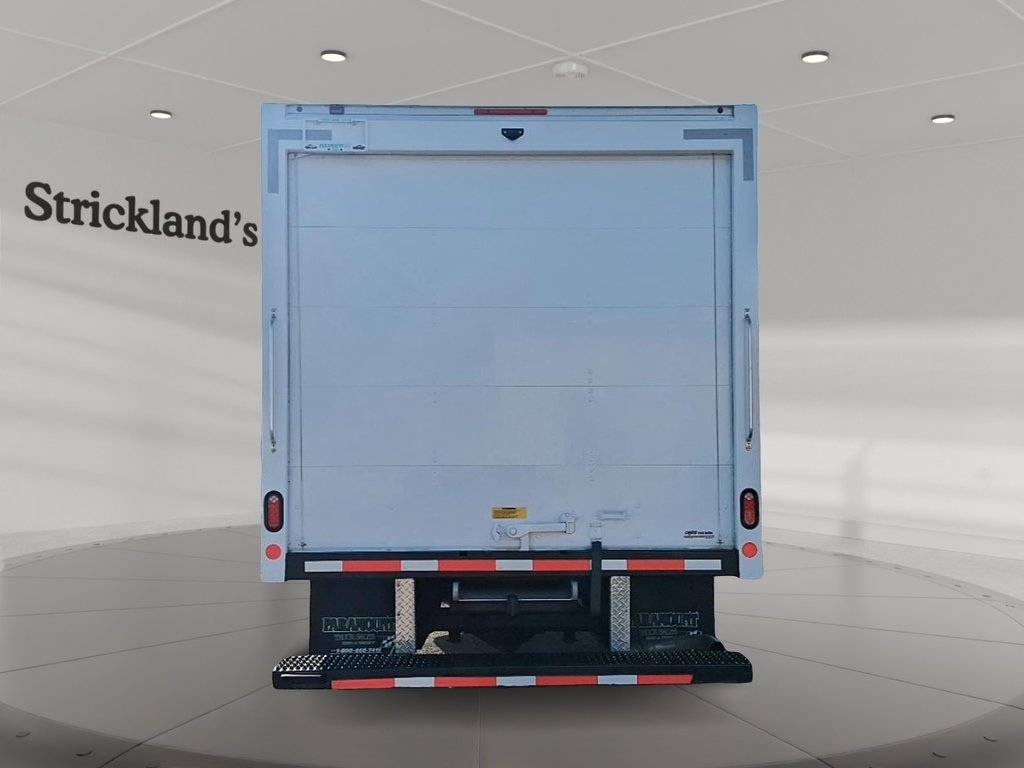 2024 Chevrolet Express Commercial Cutaway 3500 Van 159 in Stratford, Ontario - 3 - w1024h768px
