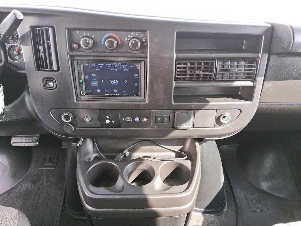 2024 Chevrolet Express Passenger RWD 3500 135 LT in Stratford, Ontario - 16 - w1024h768px