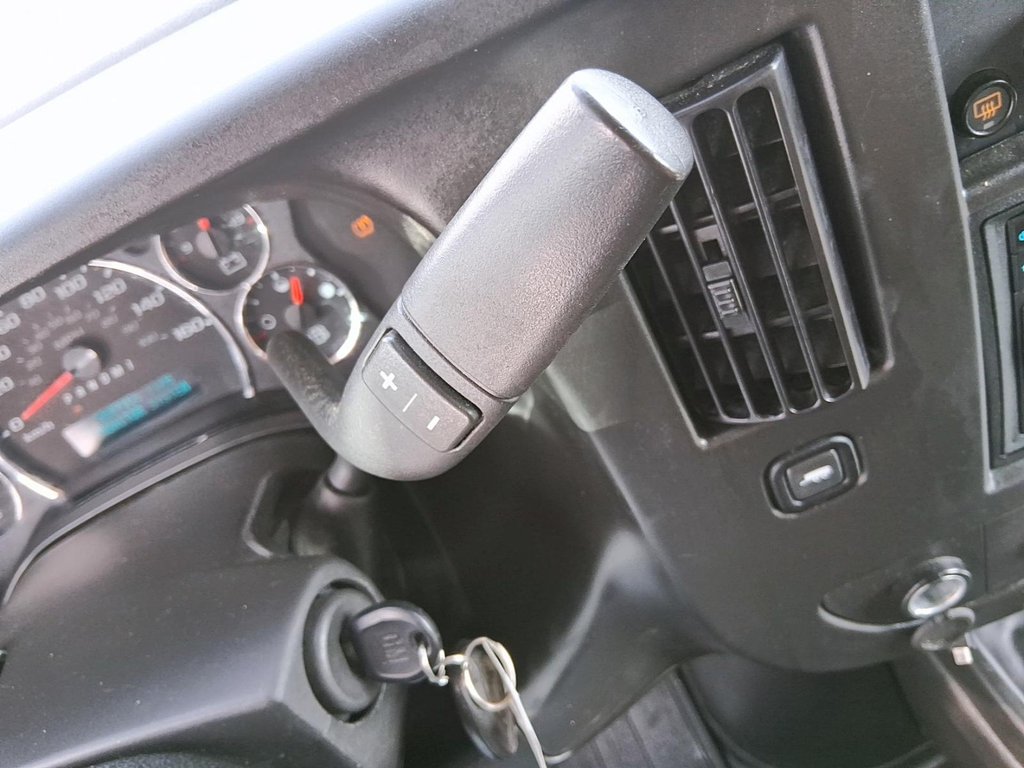 2024 Chevrolet Express Passenger RWD 3500 135 LT in Stratford, Ontario - 17 - w1024h768px