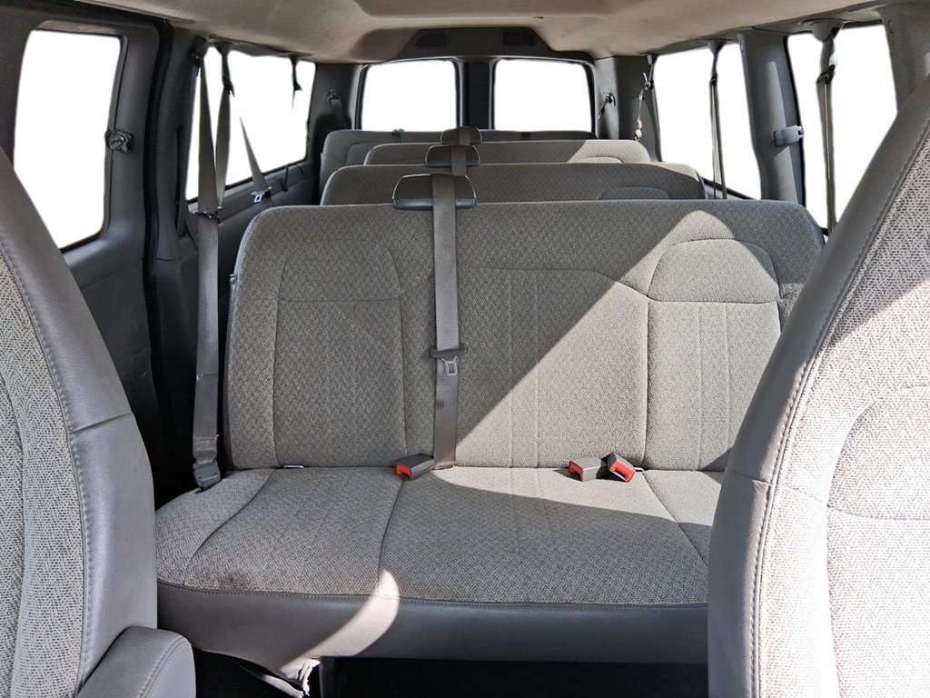 2024 Chevrolet Express Passenger RWD 3500 135 LT in Stratford, Ontario - 9 - w1024h768px