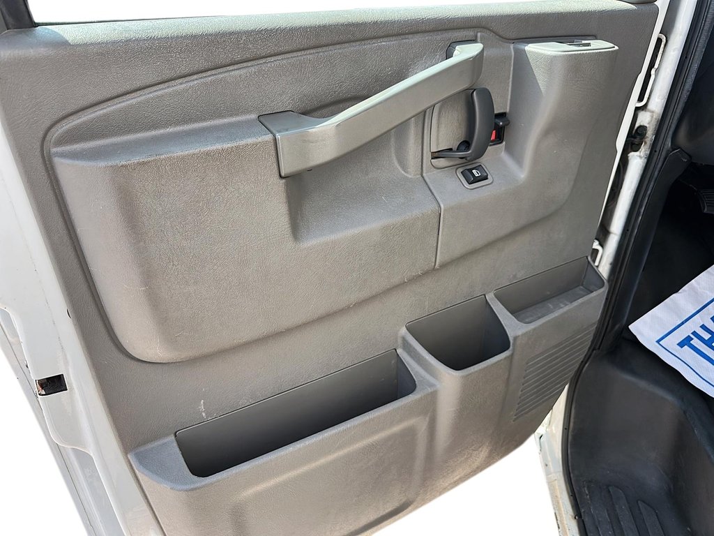 2019 Chevrolet Express Cutaway 4500 177 Wheelbase in Stratford, Ontario - 9 - w1024h768px