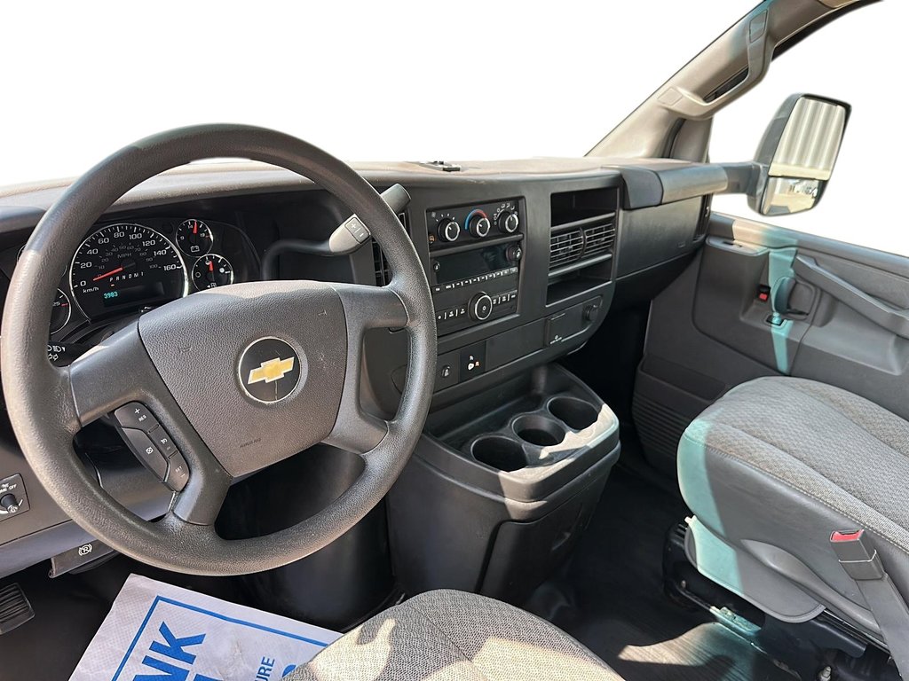 2019 Chevrolet Express Cutaway 4500 177 Wheelbase in Stratford, Ontario - 10 - w1024h768px
