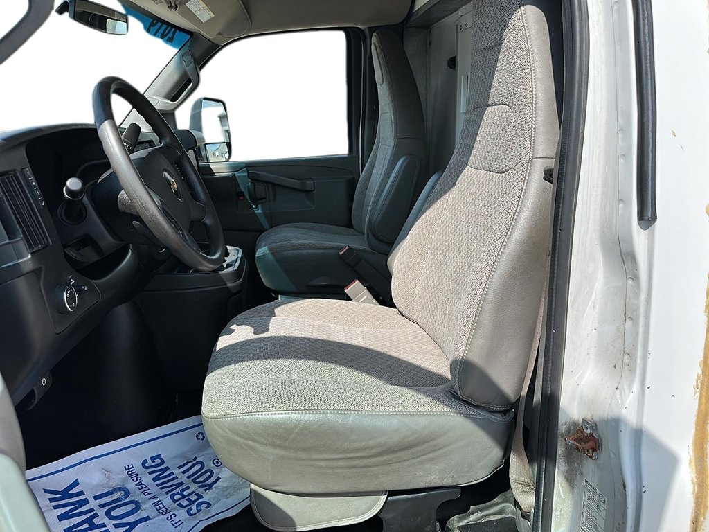 2019 Chevrolet Express Cutaway 4500 177 Wheelbase in Stratford, Ontario - 8 - w1024h768px