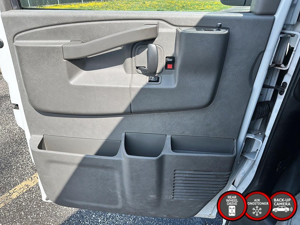 2022 Chevrolet Express Cargo 2500 155 WB 2WD in Stratford, Ontario - 9 - w1024h768px