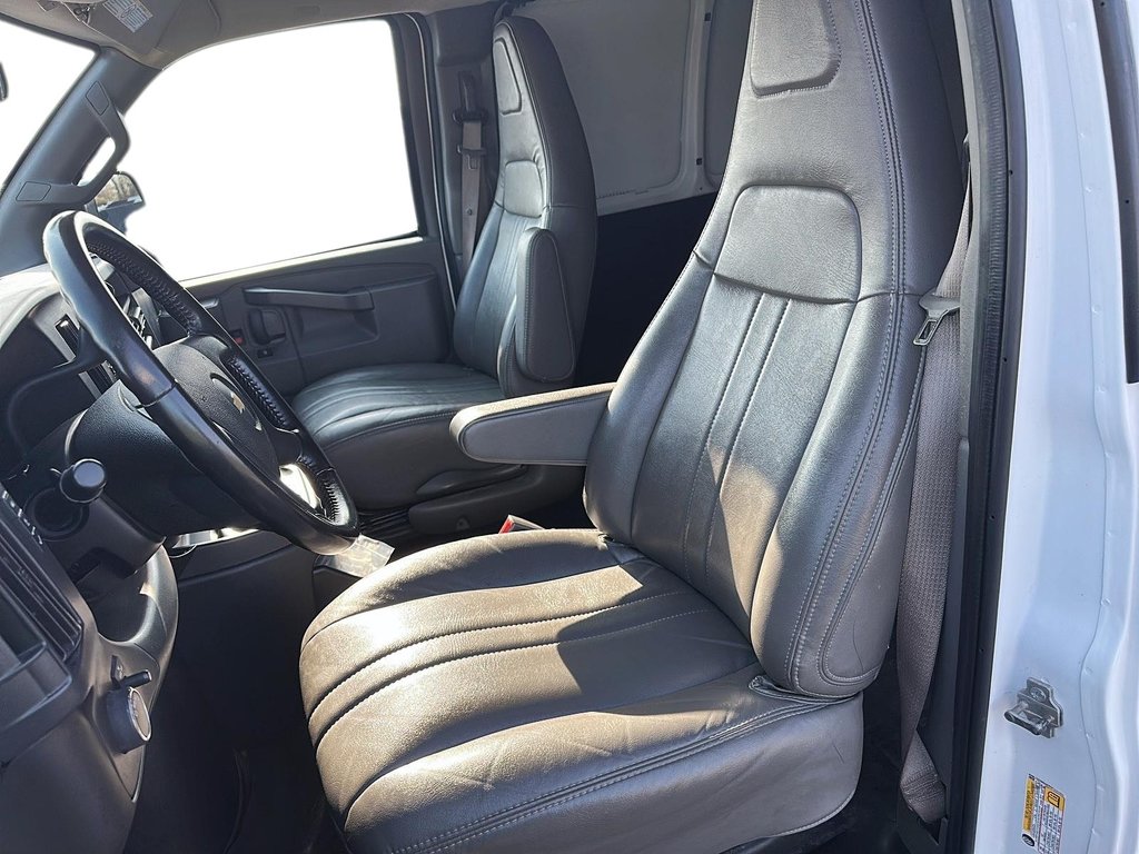 2023 Chevrolet Express Cargo 2500 135 WB 2WD in Stratford, Ontario - 7 - w1024h768px