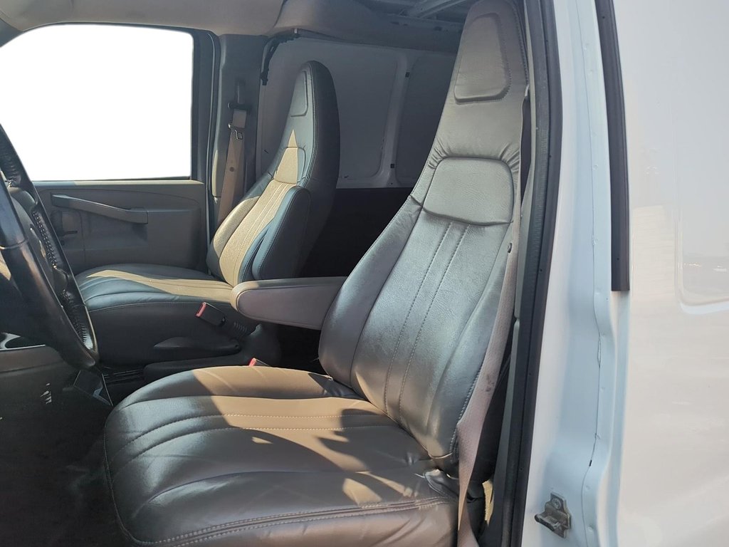 2023 Chevrolet Express Cargo 2500 135 WB 2WD in Stratford, Ontario - 8 - w1024h768px