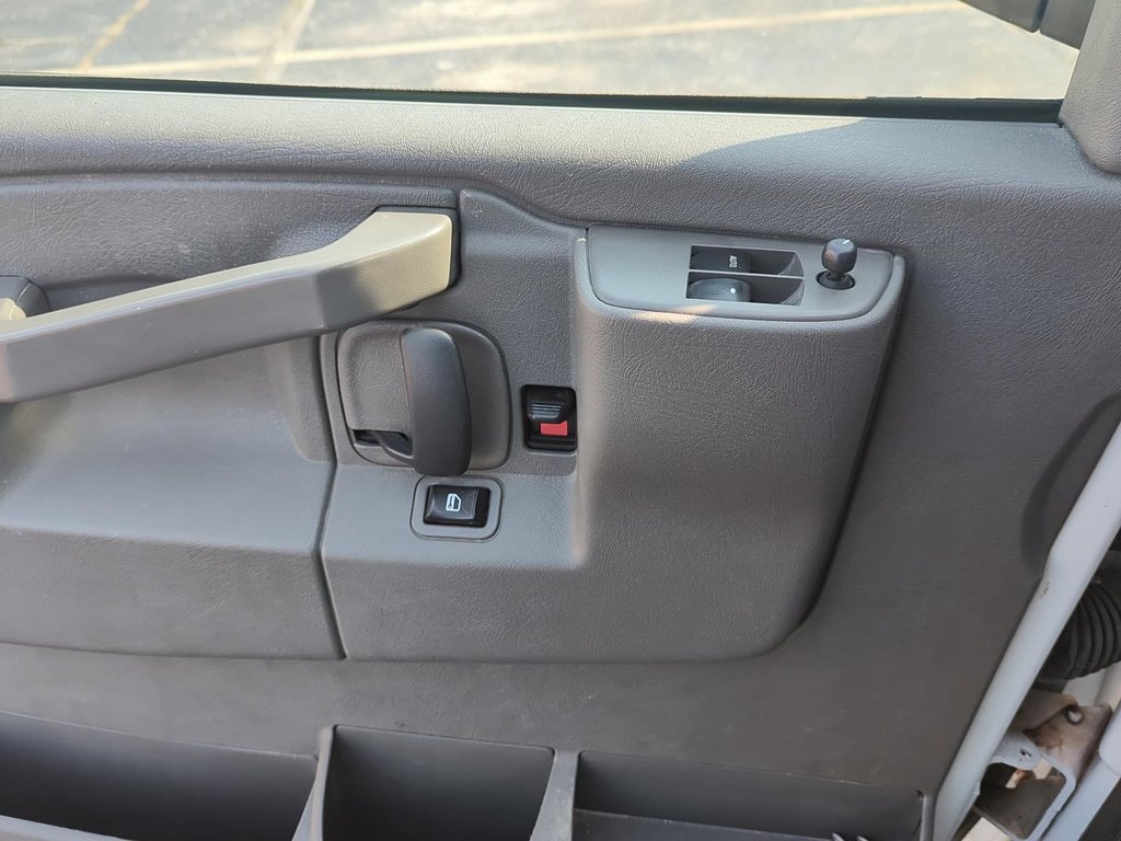 2023 Chevrolet Express Cargo 2500 135 WB 2WD in Stratford, Ontario - 10 - w1024h768px