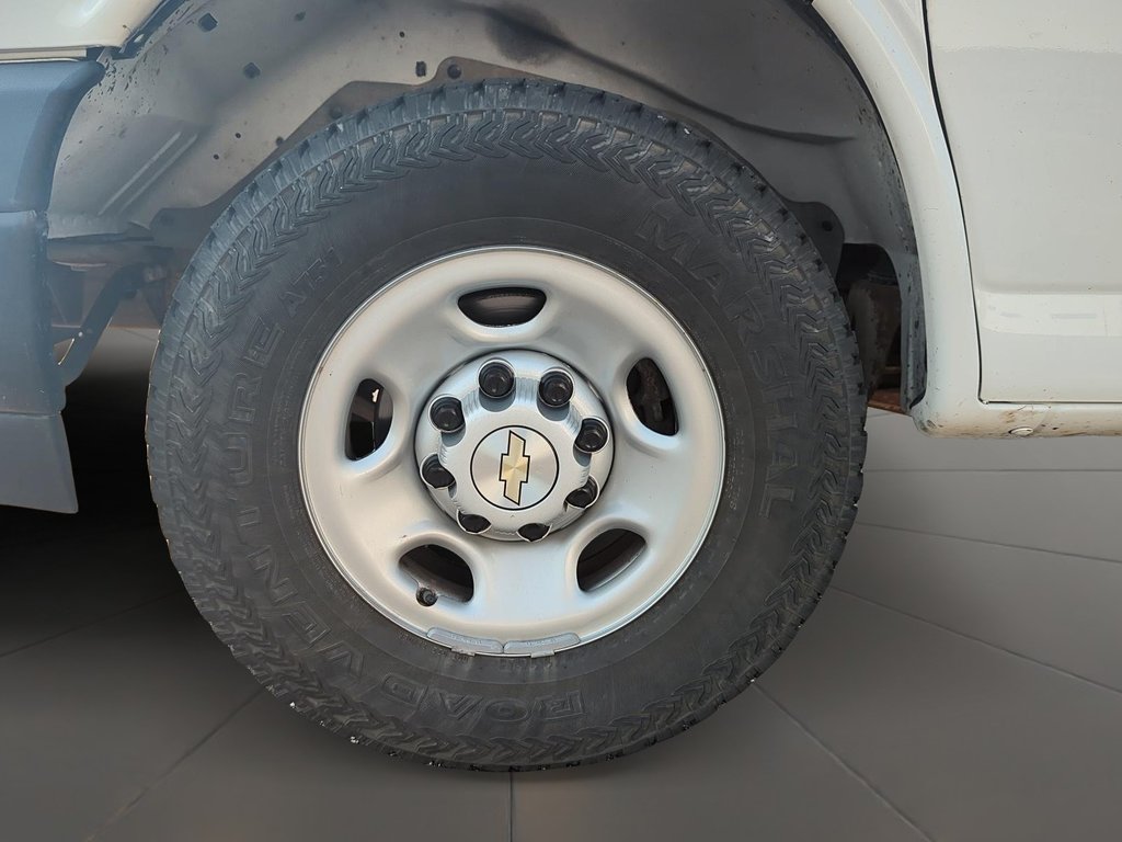 2023 Chevrolet Express Cargo 2500 135 WB 2WD in Stratford, Ontario - 6 - w1024h768px
