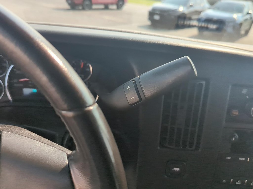 2023 Chevrolet Express Cargo 2500 135 WB 2WD in Stratford, Ontario - 14 - w1024h768px