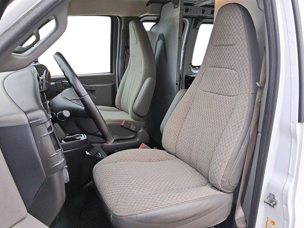 2023 Chevrolet Express Cargo 2500 135 WB 2WD in Stratford, Ontario - 8 - w1024h768px