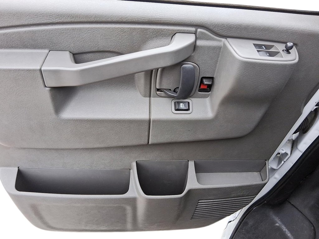 2023 Chevrolet Express Cargo 2500 135 WB 2WD in Stratford, Ontario - 10 - w1024h768px