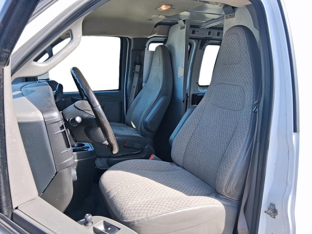 2023 Chevrolet Express Cargo 2500 135 WB 2WD in Stratford, Ontario - 8 - w1024h768px