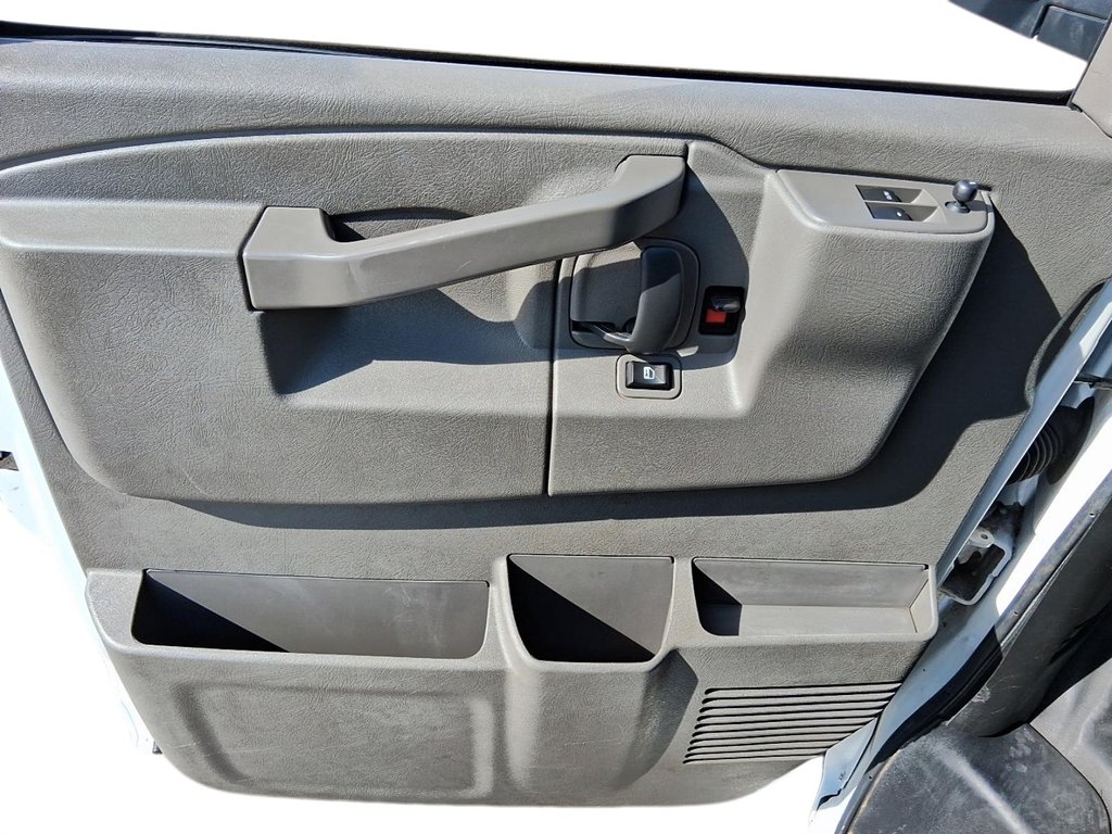 2023 Chevrolet Express Cargo 2500 135 WB 2WD in Stratford, Ontario - 10 - w1024h768px