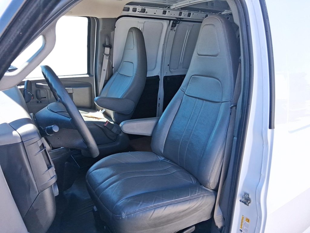 2023 Chevrolet Express Cargo 2500 135 WB 2WD in Stratford, Ontario - 9 - w1024h768px