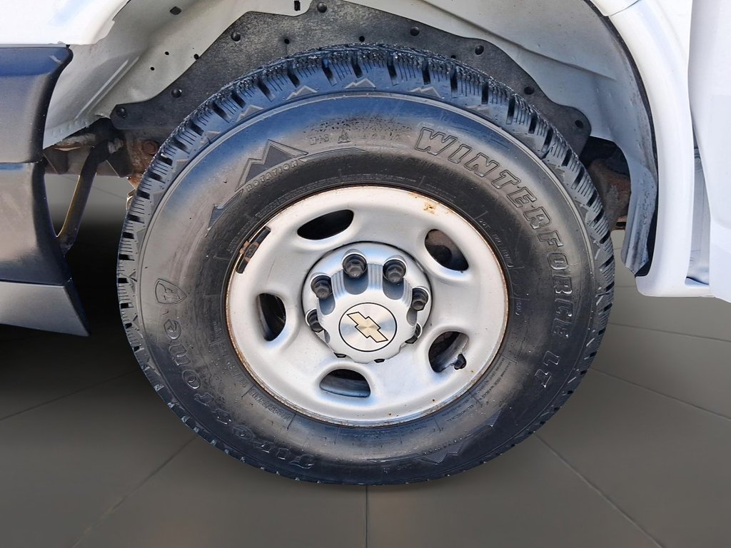 2023 Chevrolet Express Cargo 2500 135 WB 2WD in Stratford, Ontario - 8 - w1024h768px