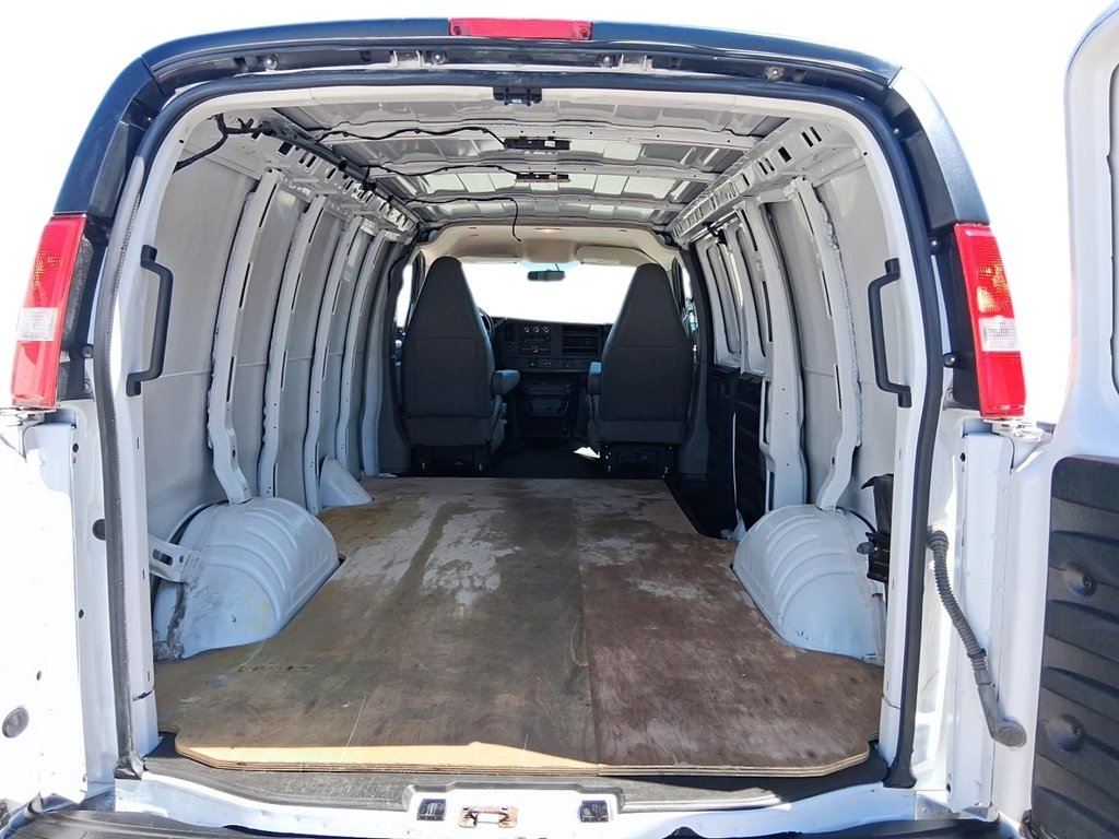 2023 Chevrolet Express Cargo 2500 135 WB 2WD in Stratford, Ontario - 6 - w1024h768px