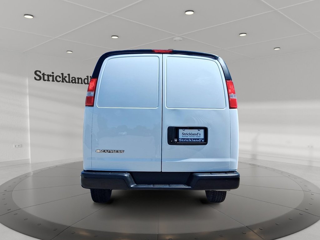2023 Chevrolet Express Cargo 2500 135 WB 2WD in Stratford, Ontario - 3 - w1024h768px