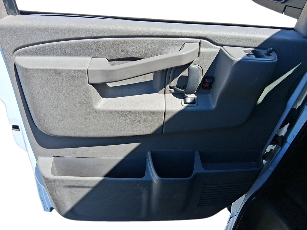 2023 Chevrolet Express Cargo 2500 135 WB 2WD in Stratford, Ontario - 11 - w1024h768px