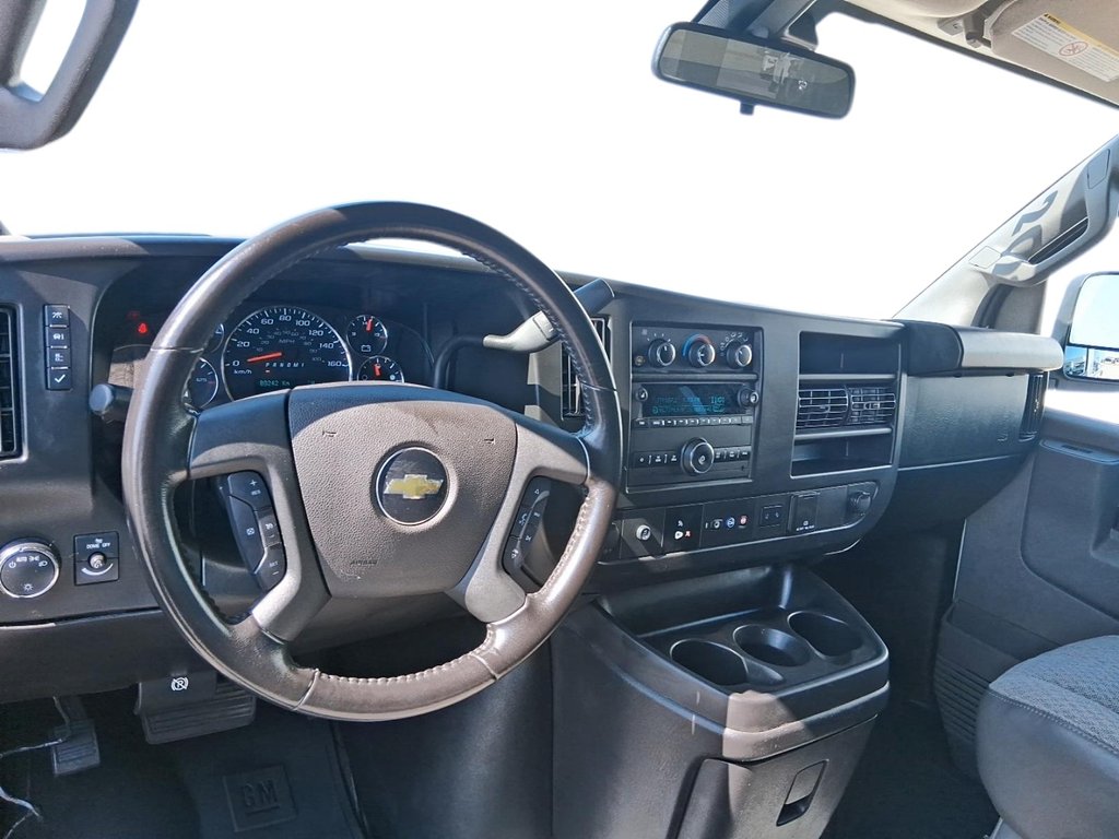 2023 Chevrolet Express Passenger 3500 LT in Stratford, Ontario - 12 - w1024h768px
