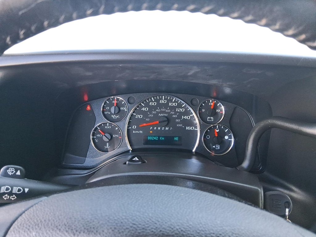 2023 Chevrolet Express Passenger 3500 LT in Stratford, Ontario - 16 - w1024h768px
