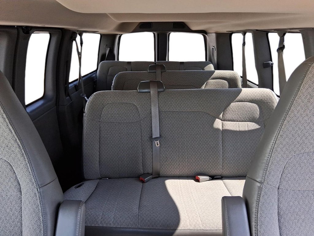 2023 Chevrolet Express Passenger 3500 LT in Stratford, Ontario - 9 - w1024h768px