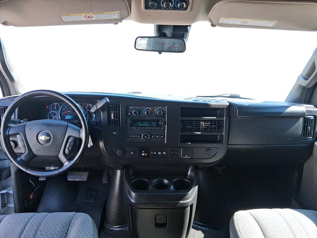 2023 Chevrolet Express Passenger 3500 LT in Stratford, Ontario - 11 - w1024h768px