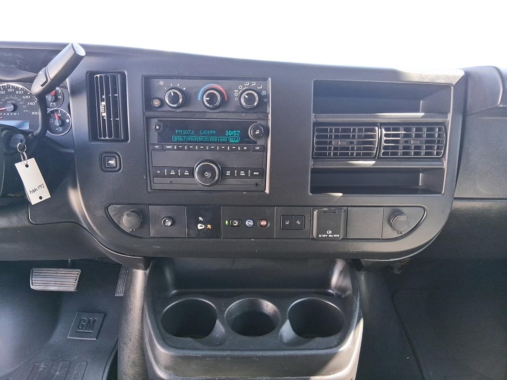 2023 Chevrolet Express Passenger 3500 LT in Stratford, Ontario - 17 - w1024h768px