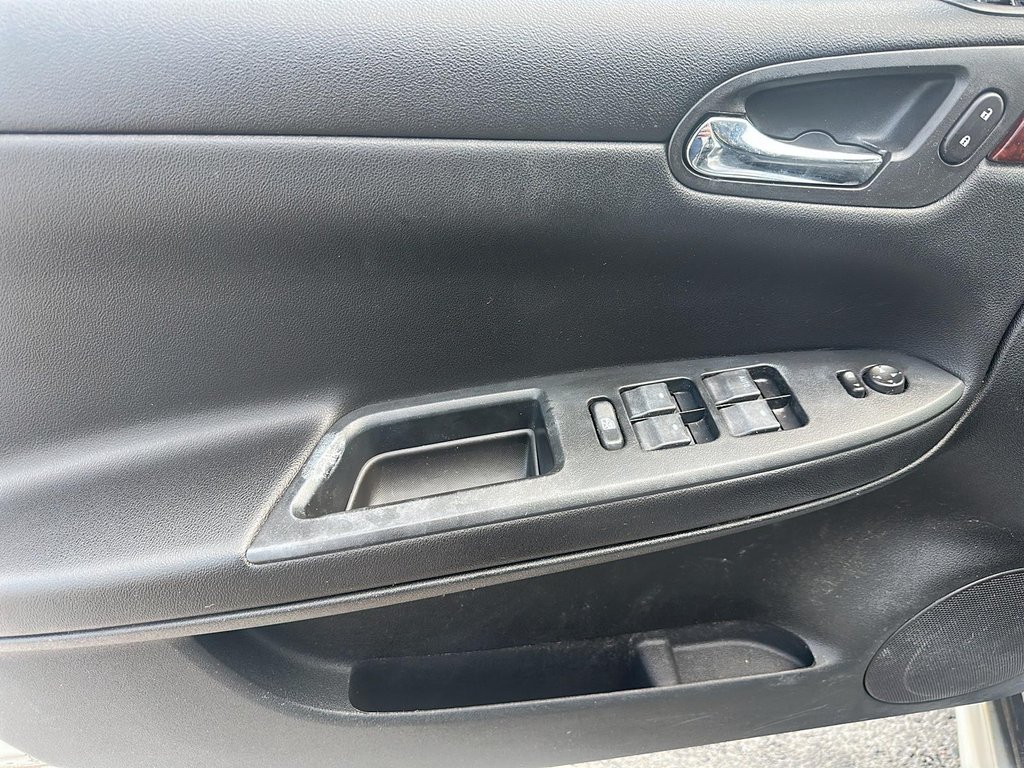 2011 Chevrolet Impala LT Sedan in Stratford, Ontario - 9 - w1024h768px