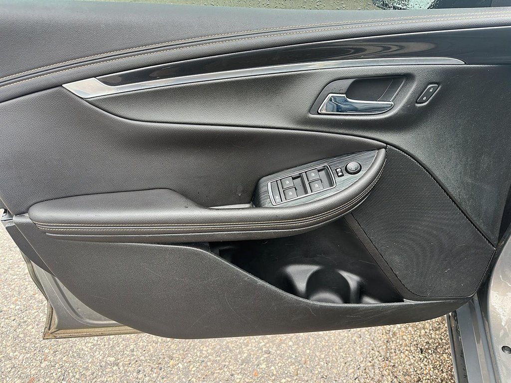 2017 Chevrolet Impala LT in Stratford, Ontario - 10 - w1024h768px
