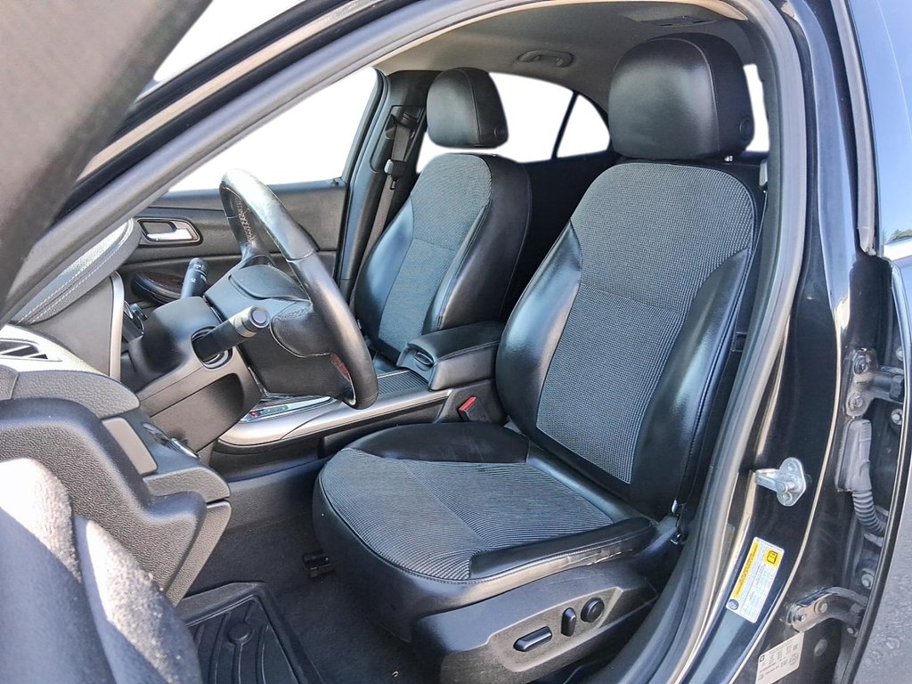 2013 Chevrolet Malibu 2LT in Stratford, Ontario - 8 - w1024h768px