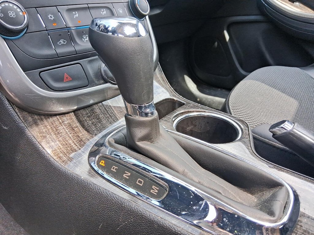 2015 Chevrolet Malibu 1LT in Stratford, Ontario - 16 - w1024h768px