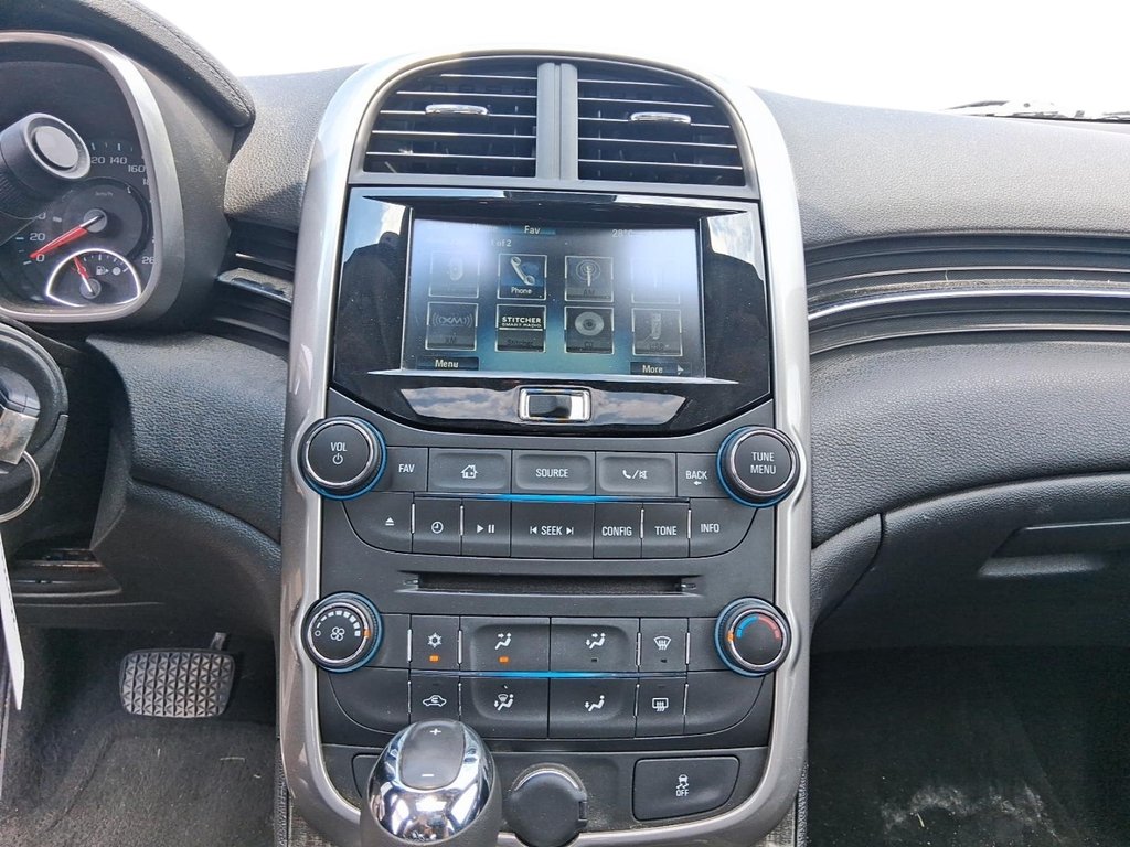 2015 Chevrolet Malibu 1LT in Stratford, Ontario - 15 - w1024h768px