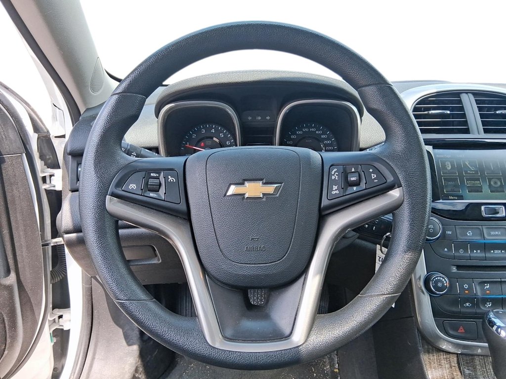 2015 Chevrolet Malibu 1LT in Stratford, Ontario - 12 - w1024h768px