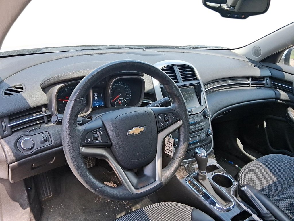 2015 Chevrolet Malibu 1LT in Stratford, Ontario - 10 - w1024h768px