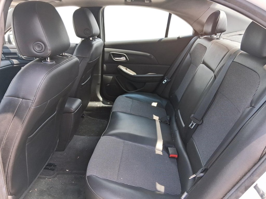 2015 Chevrolet Malibu 1LT in Stratford, Ontario - 9 - w1024h768px