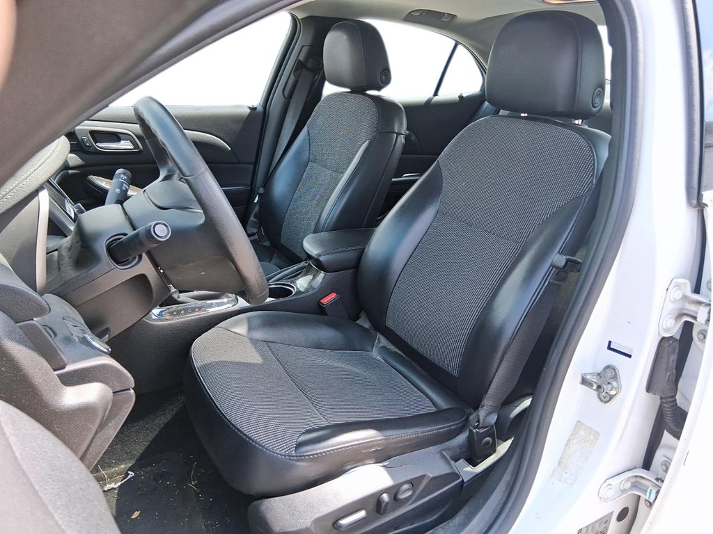 2015 Chevrolet Malibu 1LT in Stratford, Ontario - 8 - w1024h768px