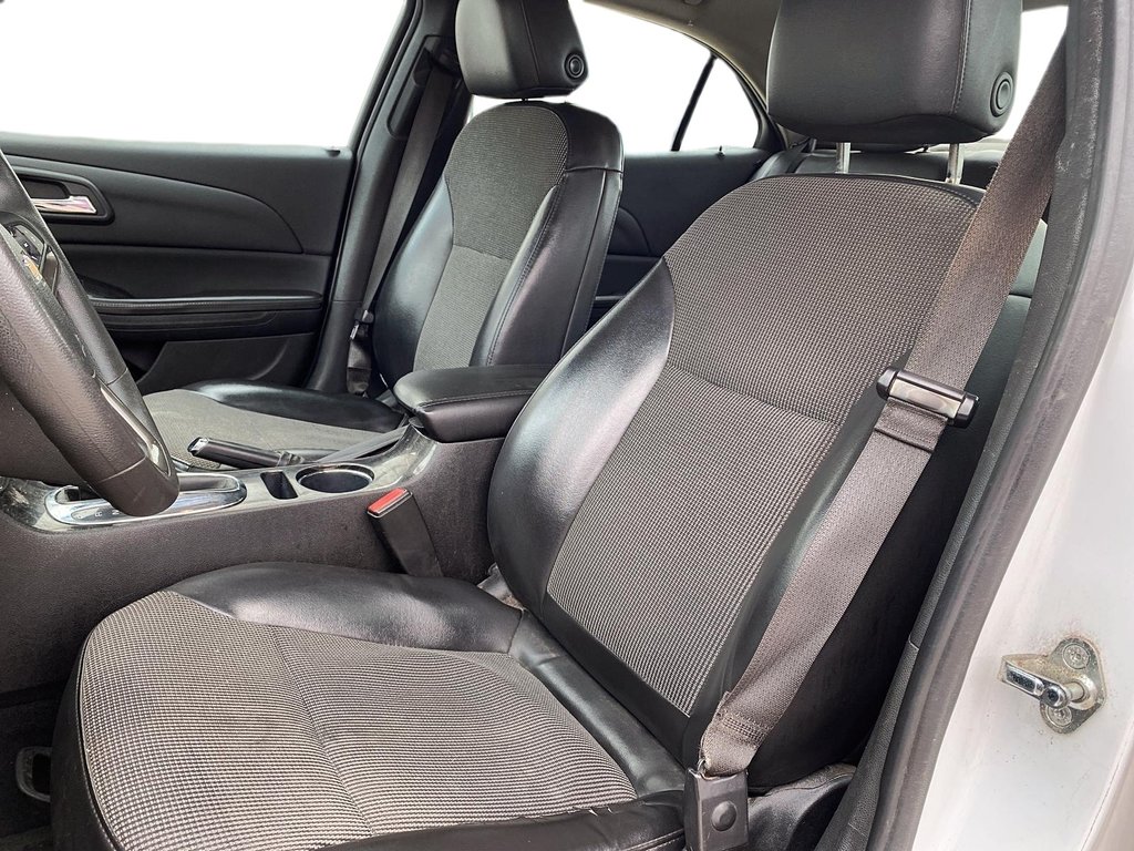2016 Chevrolet Malibu LT in Stratford, Ontario - 7 - w1024h768px