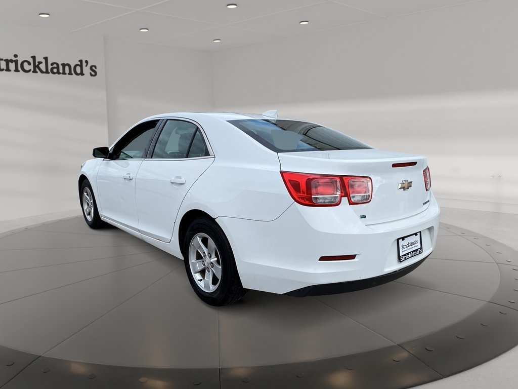 2016 Chevrolet Malibu LT in Stratford, Ontario - 4 - w1024h768px