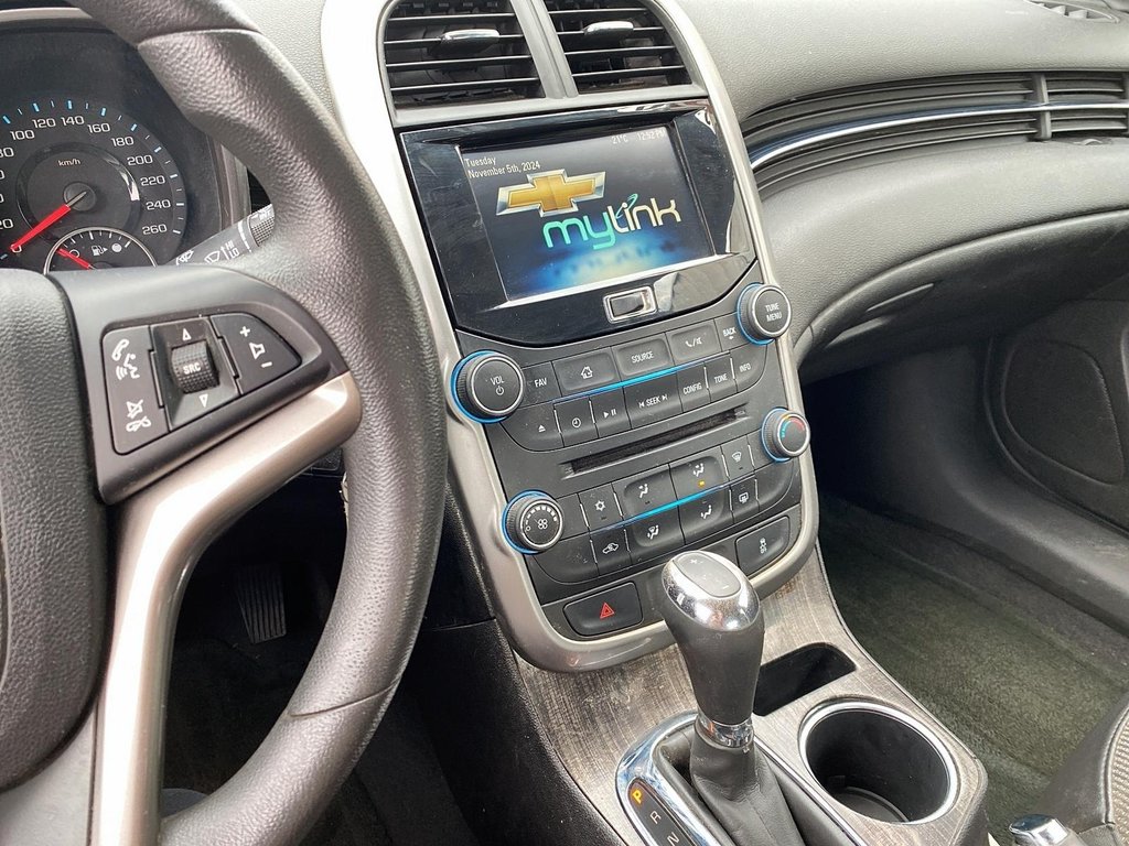 2016 Chevrolet Malibu LT in Stratford, Ontario - 13 - w1024h768px