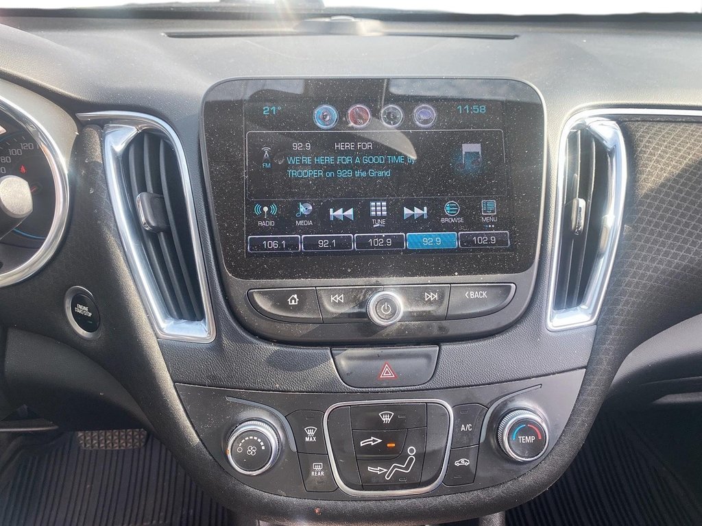 2016 Chevrolet Malibu LT in Stratford, Ontario - 10 - w1024h768px