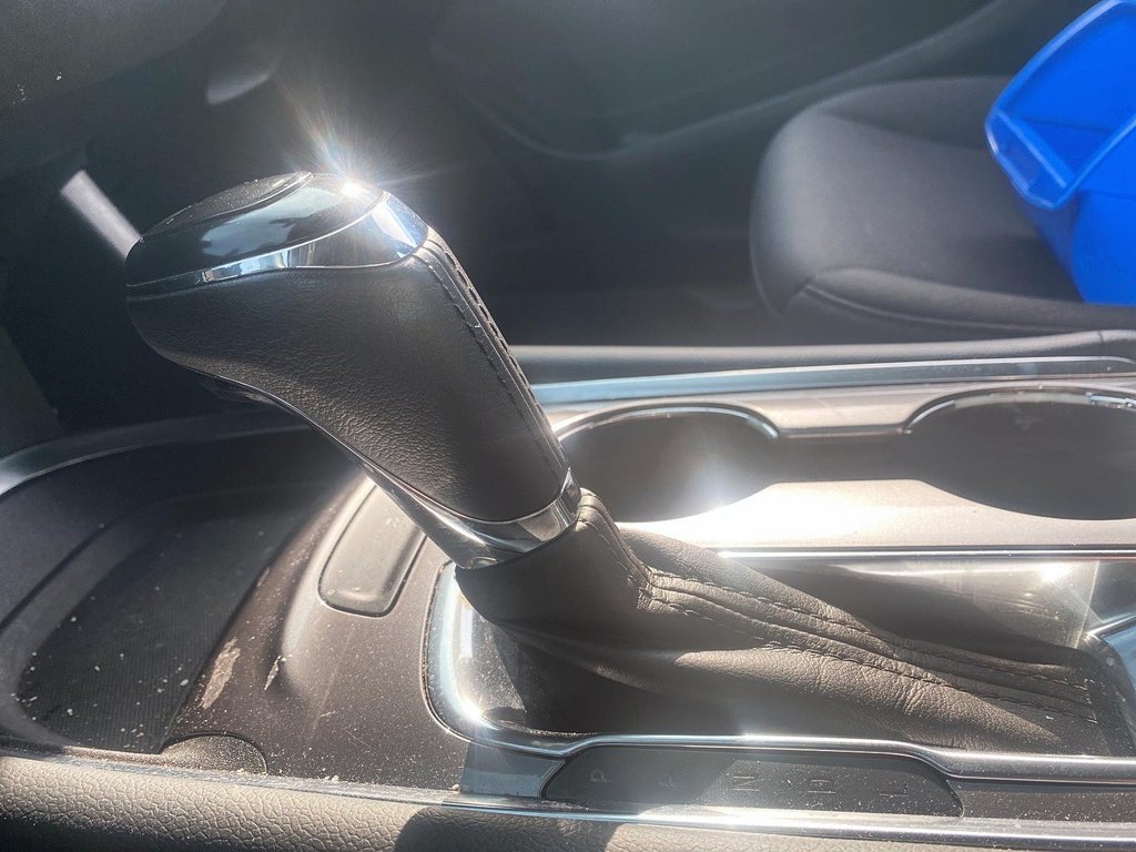 2016 Chevrolet Malibu LT in Stratford, Ontario - 11 - w1024h768px