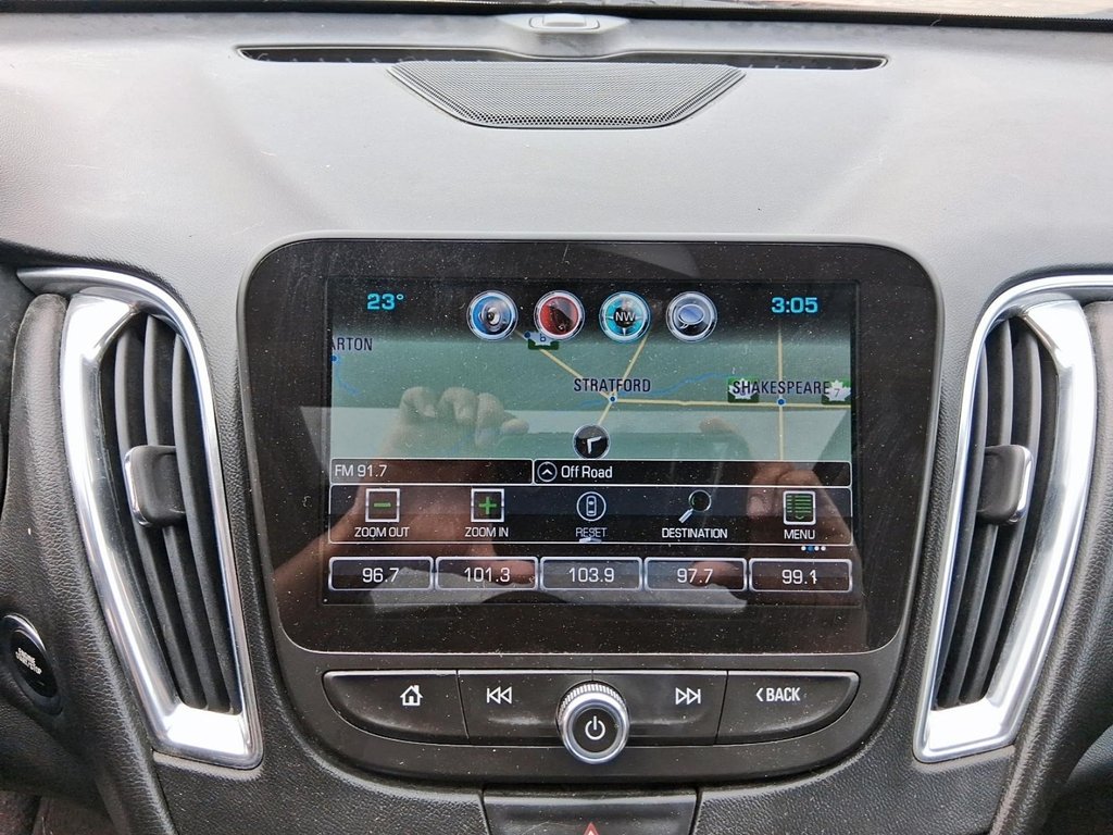2016 Chevrolet Malibu LT in Stratford, Ontario - 19 - w1024h768px
