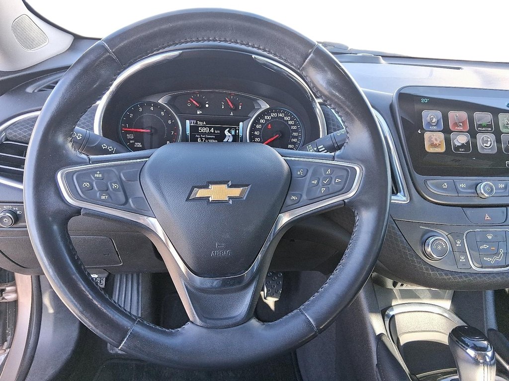 2018 Chevrolet Malibu LT in Stratford, Ontario - 12 - w1024h768px