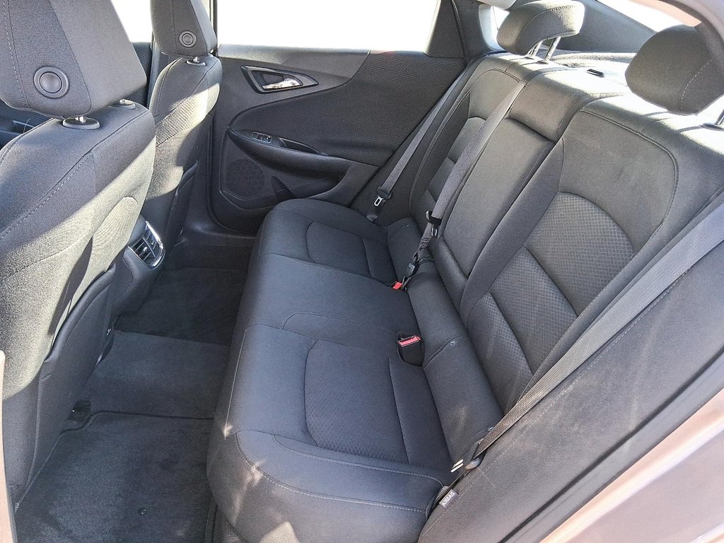 2018 Chevrolet Malibu LT in Stratford, Ontario - 9 - w1024h768px