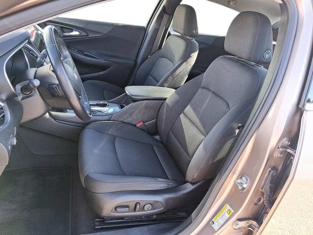 2018 Chevrolet Malibu LT in Stratford, Ontario - 8 - w1024h768px