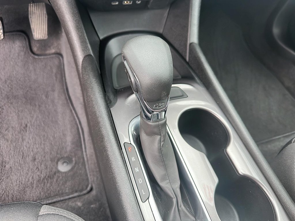 2021 Chevrolet Malibu LS in Stratford, Ontario - 13 - w1024h768px